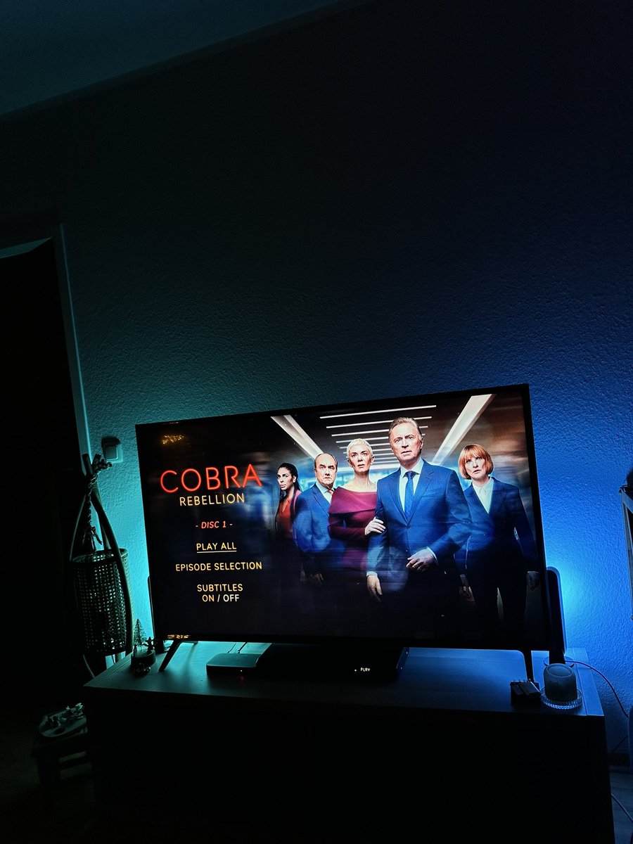 kikifaxi's tweet image. FINALLY 💜💙🩵… I get it from amazon uk #CobraRebellion #VictoriaHamilton #DavidHaig @robertcarlyle_ @NOWTV  @SkyUK looove this series 🩵💙💜