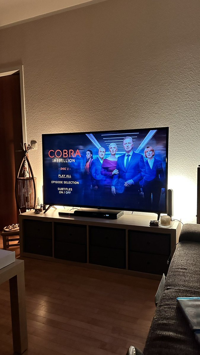 kikifaxi's tweet image. FINALLY 💜💙🩵… I get it from amazon uk #CobraRebellion #VictoriaHamilton #DavidHaig @robertcarlyle_ @NOWTV  @SkyUK looove this series 🩵💙💜
