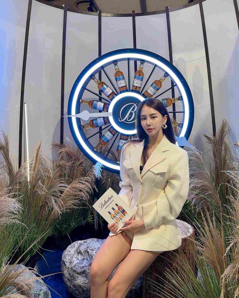 Ballantine's Single Malt Glenberg Whisky Pop-Up Store For over 200 years Ballantine's, the premium Scotch whisky brand, has been committed to tradition and quality with an unwavering philosophy and belief that the whisky is the best in the world.