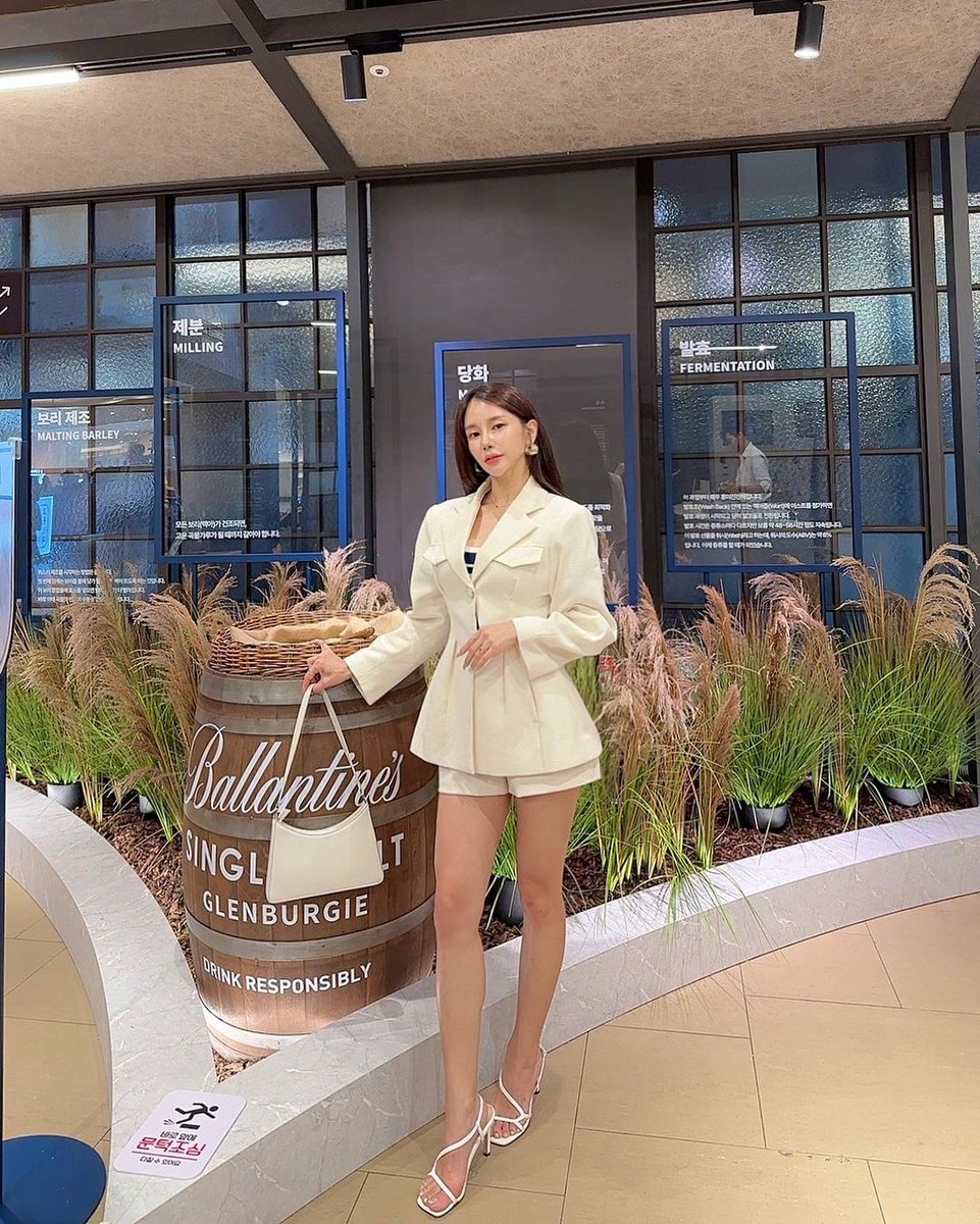 Ballantine's Single Malt Glenberg Whisky Pop-Up Store For over 200 years Ballantine's, the premium Scotch whisky brand, has been committed to tradition and quality with an unwavering philosophy and belief that the whisky is the best in the world.