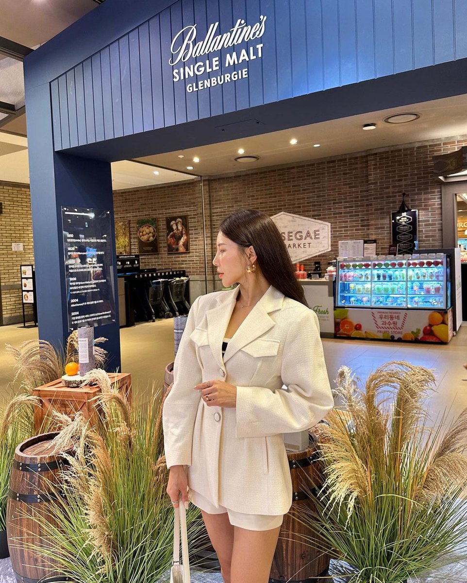 Ballantine's Single Malt Glenberg Whisky Pop-Up Store For over 200 years Ballantine's, the premium Scotch whisky brand, has been committed to tradition and quality with an unwavering philosophy and belief that the whisky is the best in the world.