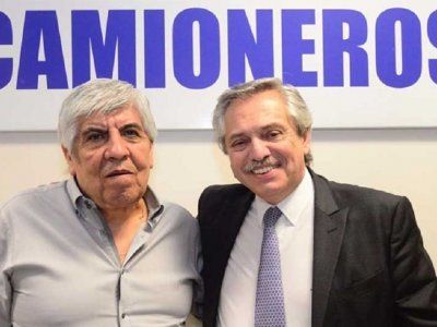 HoracioCabak's tweet photo. "Vienen por tus derechos" https://t.co/4b6Bga27Aq