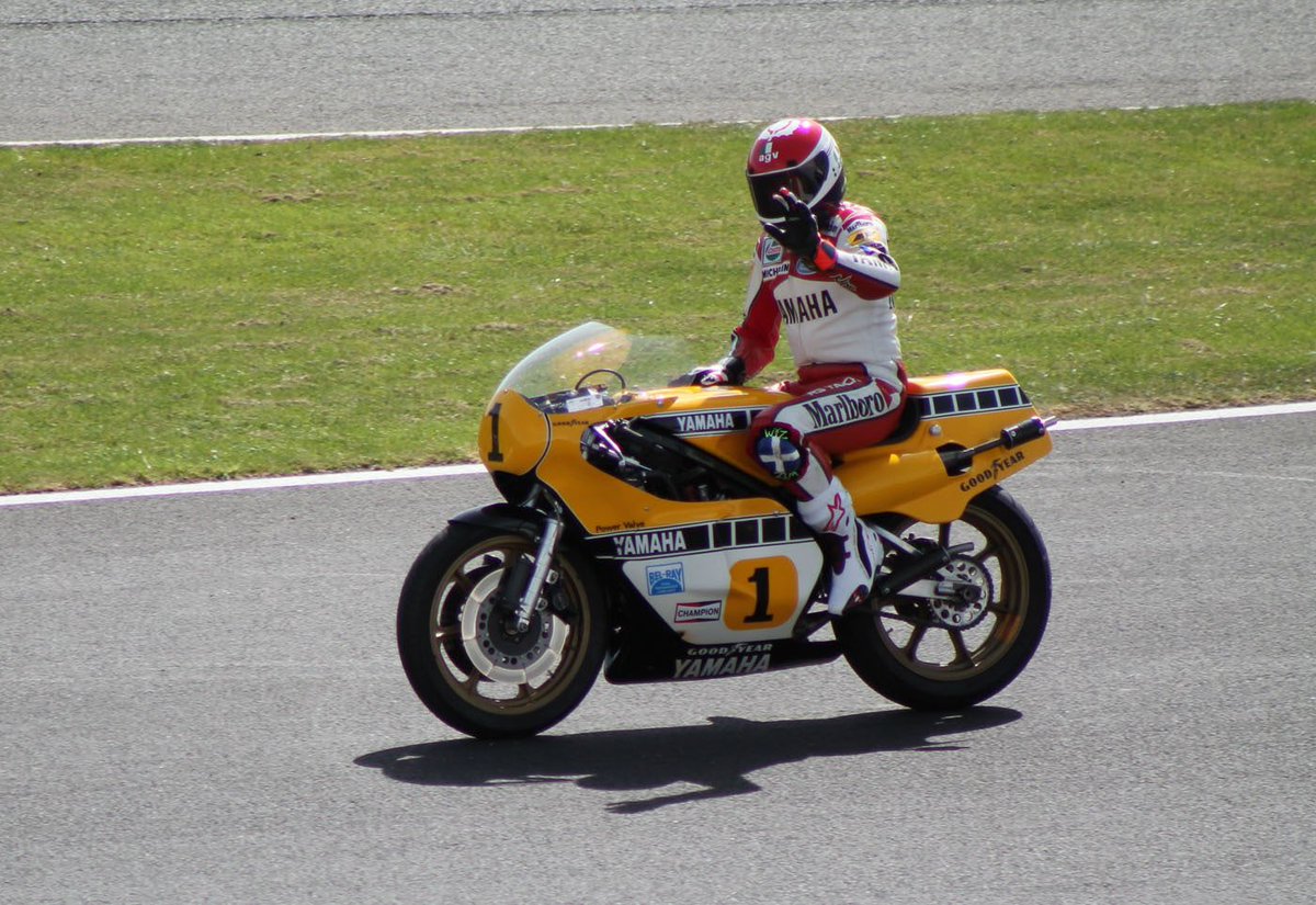DegsyGuitar's tweet photo. As it’s the weekend here’s a Frowback Friday shot… Niall Mackenzie on King Kenny’s 1979 Yamaha YZR500 at Silverstone from the 2013 Barry Sheene parade. Niall still fitting his 1989 Marlboro leathers… I wouldn’t fit my 1989 jeans that’s for sure 😆
#500GP #RacingLegend https://t.co/pOddukDz9o