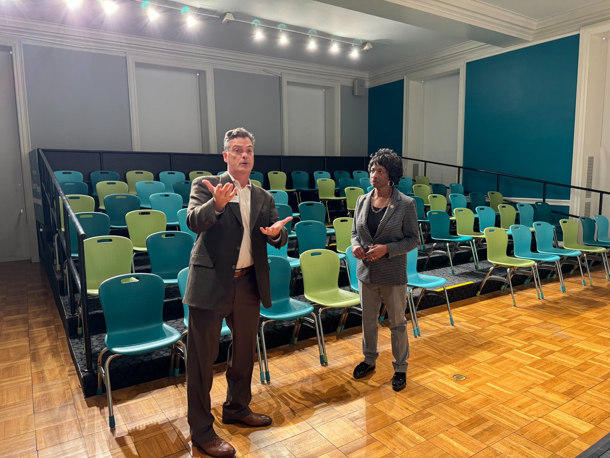 moreheadplanet's tweet photo. On January 3, we were visited by @ValerieFoushee of North Carolina’s 4th District. While receiving a tour of our exhibit spaces and fulldome theater, she also learned a bit more about our building’s history. Thank you for visiting!

#RDU #NC https://t.co/3uv2AbRItb