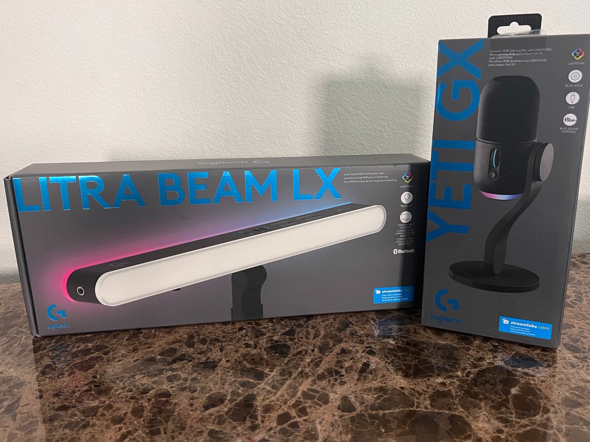 LenaAxios's tweet photo. I received new streaming gear for the holidays, so now I'm giving back! Winner gets what I received thanks to Logitech G! 
USA and Canada only (Sorry everyone else </3)
*SEE GIVEAWAY LINK IN COMMENTS!*
#AD #LogitechGPartner #Giveaway https://t.co/j4TXFa2w0o