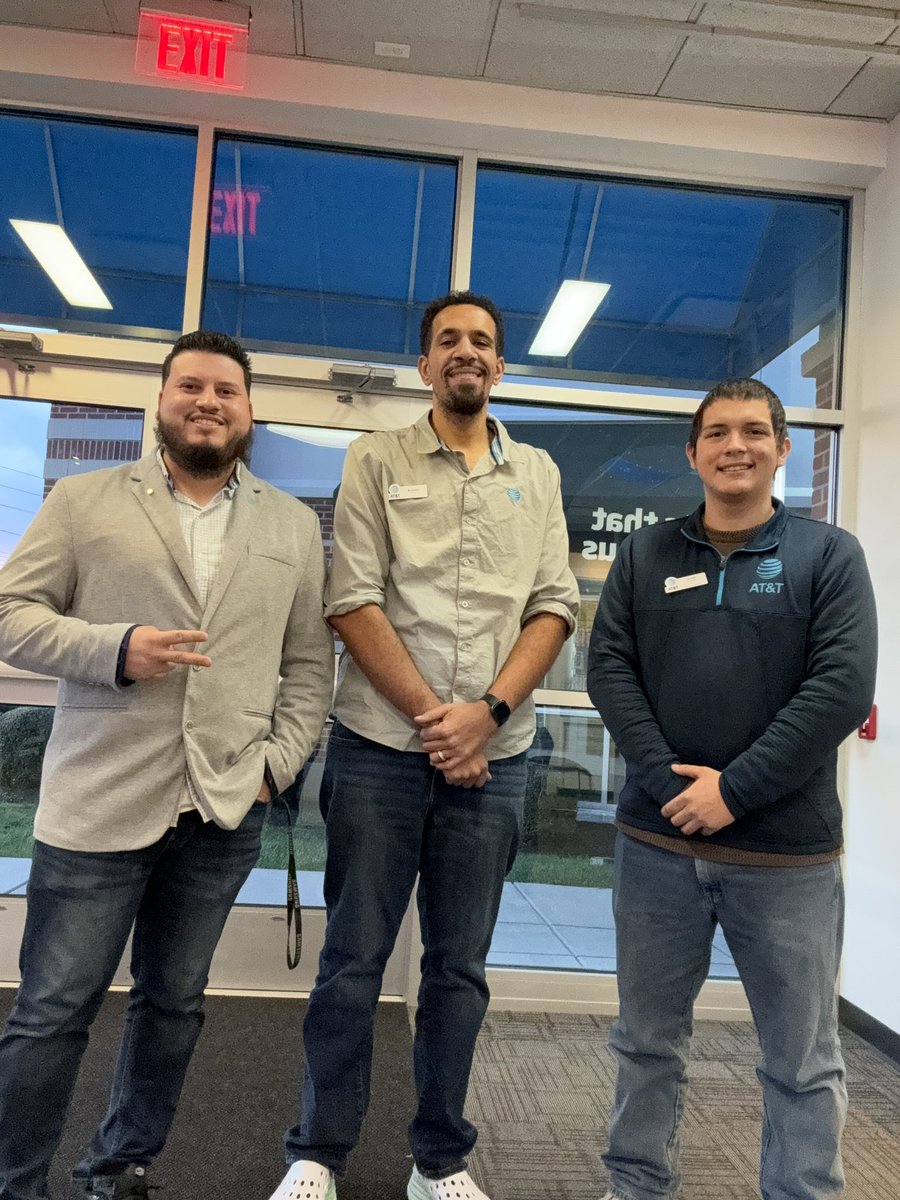Great visit with the Lancaster squad😁Enjoyed and celebrated Brandon Parker’s 2 year work anniversary 🎉 and the team’s success in 2023 !!! Can’t wait for what will come next for this team in 2024 🎥🎬🍿📈‼️
@OHPADave <a href="/yoder2/">James Yoder</a> <a href="/team_oselett/">Danielle Oselett</a> <a href="/JLepordo/">Joe Lepordo</a> <a href="/mattsharrak/">Matthew Sharrak</a> <a href="/LifeatAlliance/">Alliance Mobile</a>