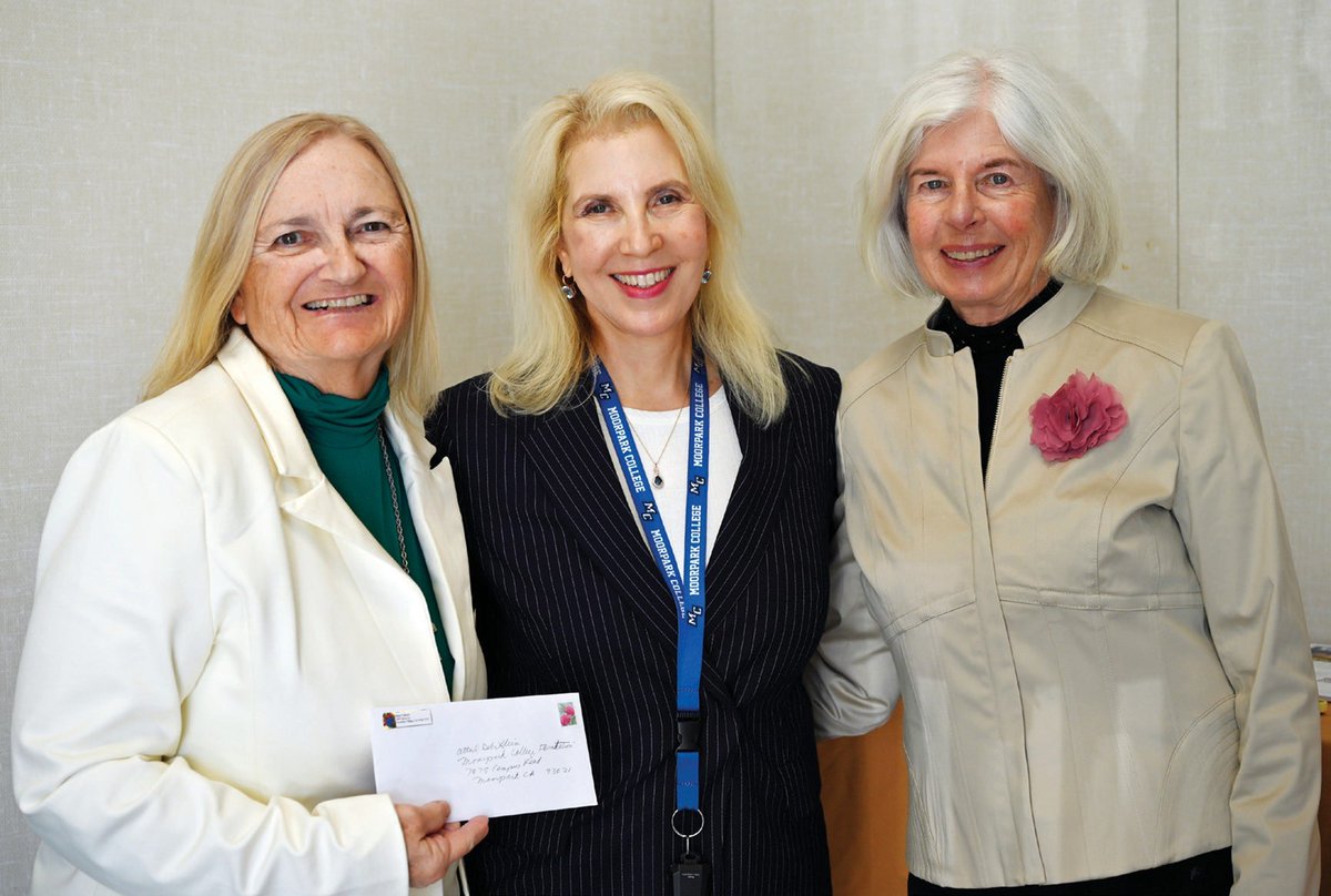 MCGiveBack's tweet photo. Just published in the most recent issue of @acornnewspaper. Our Chief Development Officer Debi Klein receiving a donation from two Westlake Village Garden Club members. We are grateful for their support of @MoorparkCollege students! #MoorparkCollegeFoundation #MoorparkCollege https://t.co/6EwBHhnsjg