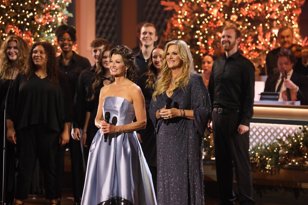 Christmas doesn't have to end if you really don't want it to.

Stream #CMAchristmas on @Hulu and @DisneyPlus now and keep up that holiday spirit!