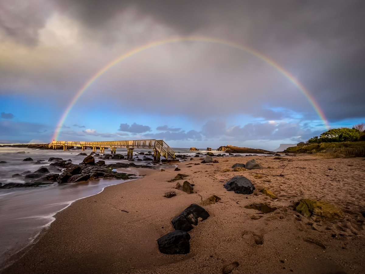 Amazing Rainbows up the North Coast today… they were everywhere, like this one in Ballycastle. #rainbow @WeatherAisling @WeatherCee @angie_weather @barrabest @Louise_utv @coolfm @VisitCauseway @utvweather @bbcweather