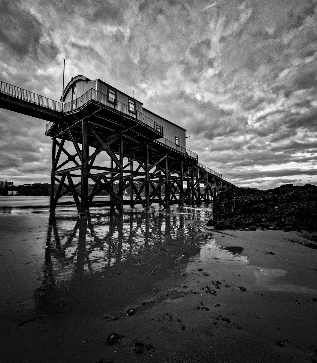 Low Tide.

#tenbyharbour #pembrokeshire #tenbybeach #photography 
#walesonline #ThePhotoHour