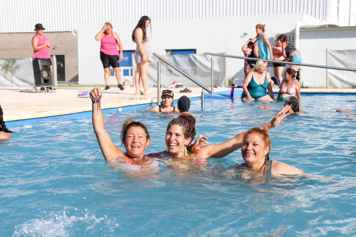 FedericoAchaval's tweet photo. ¡Qué lindo es ver a la comunidad disfrutando de las piletas en todos nuestros clubes municipales! ❤️

Hoy visitamos la clase de aquagym en el Club Municipal Manuel Alberti.

Nos llena de alegría ver estos espacios llenos de vecinos y vecinas pasando lindos momentos. https://t.co/uCwhgEYK4m