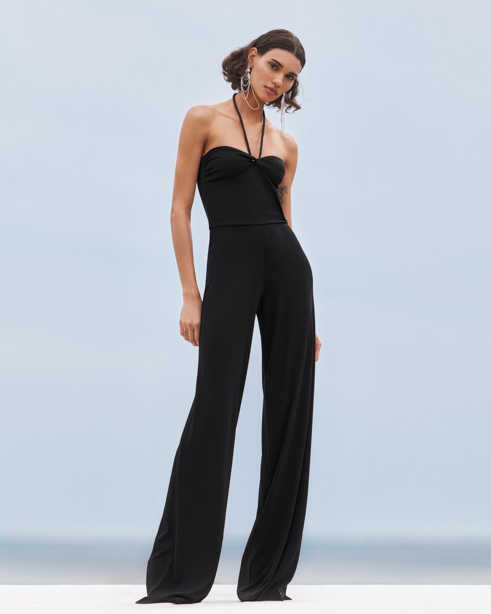 A sleek and effortless style. Handcrafted in Italy with soft