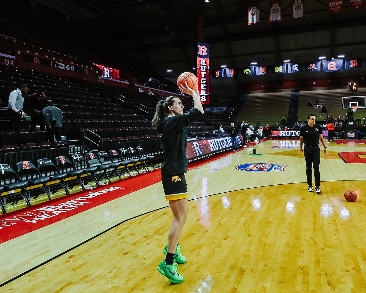 IowaWBB's tweet photo. Spotted: Hawks in Piscataway 🐤

@CaitlinClark22 x #Hawkeyes https://t.co/A7XkofOgos