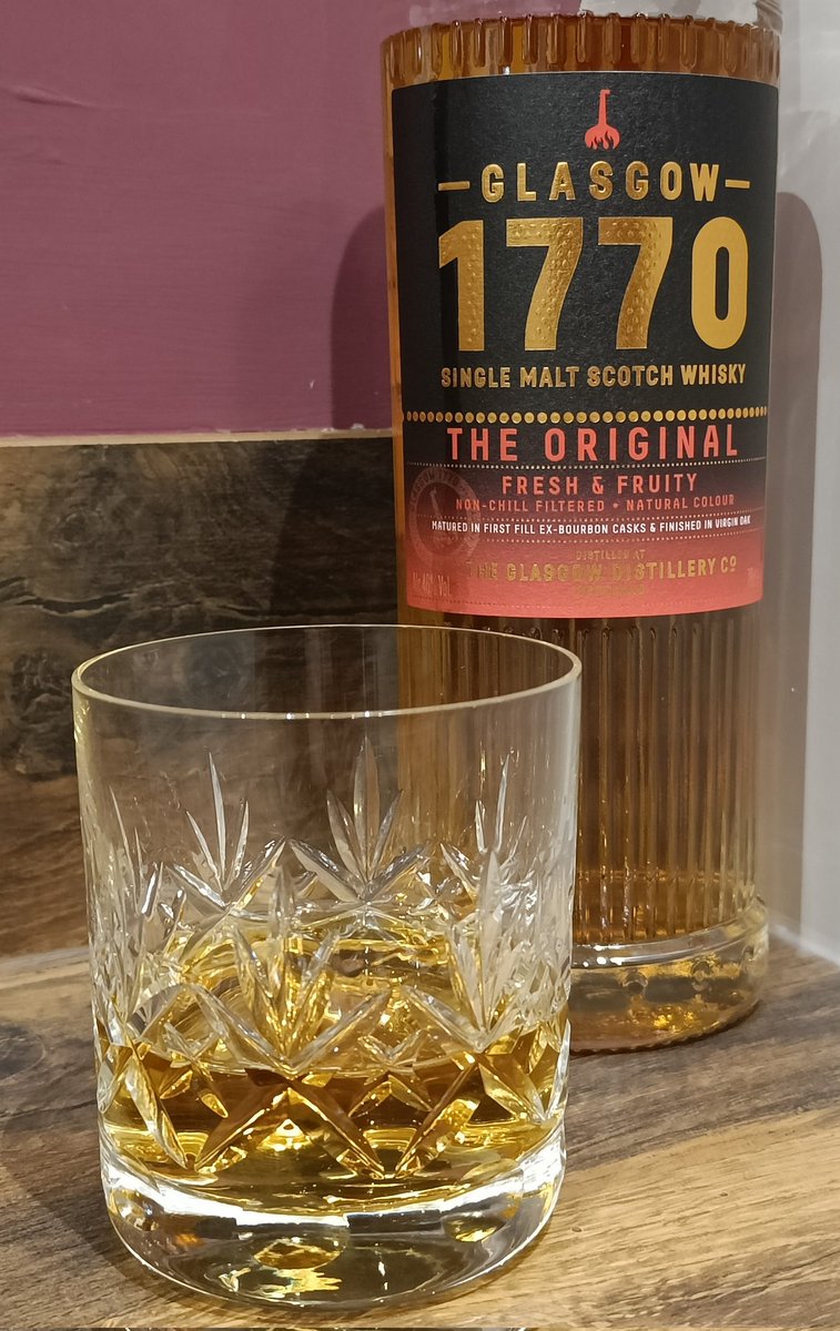 garryhunter's tweet image. Tonights #properdram is The Original from @GlasgowDC and it&apos;s living up to the fresh and fruity promise. Nicely spiced, sweeter than expected, and yeah, a good way to end the week 🥃

#slàinte #LifeIsGood