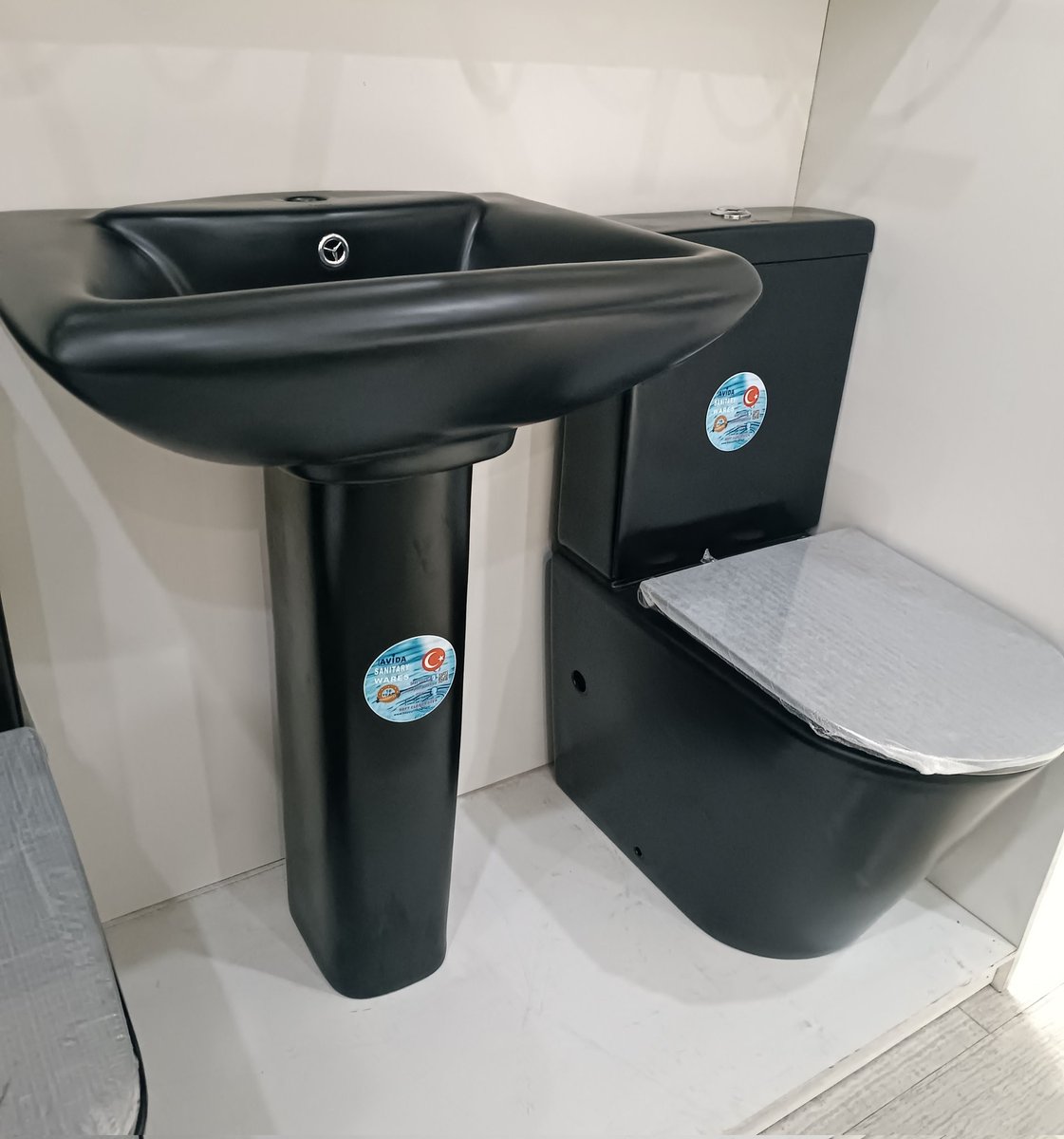 AlphahomeL's tweet image. Matt black quality water closet for toilet

Price ₦230,000

Very durable ✅

Location: Odun-ade market orile Lagos 

08108887145