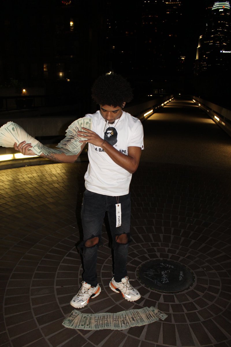 breadmanbtt's tweet photo. Havin it https://t.co/9MwsguT7an