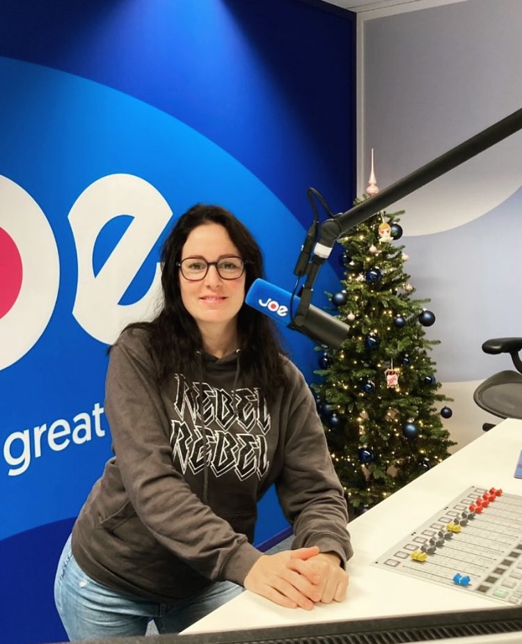 Super leuk nieuws!! Vanaf 12 januari hoor je mij iedere vrijdag tussen 18:00 en 20:00 op JOE! Ik heb echt ontzettend veel zin om bij dit mooie station aan de slag te gaan en samen met jou het weekend in te luiden 🥳 🎈🎉 #JOEnl