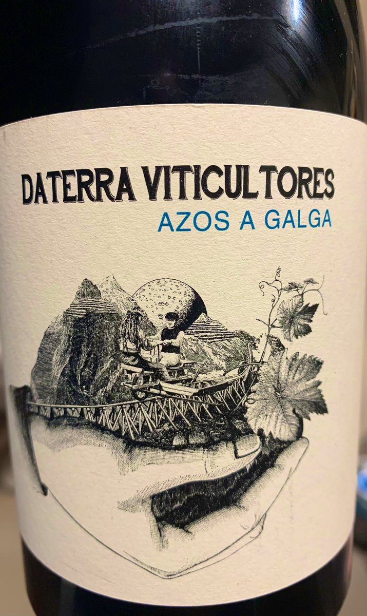 Cena de noche de Reyes y como tales hemos cenado. Lubina de 2,5 kg, ajoblanco con sardina ahumada y Azos da Galga 2019, un espectáculo de sutileza, gracias a <a href="/lauradaterra/">𝕃𝕒𝕦𝕣𝕒 𝕃𝕠𝕣𝕖𝕟𝕫𝕠</a> <a href="/DATERRA_/">DATERRA VITICULTORES</a>  😊😊🎁🌠💫🎄