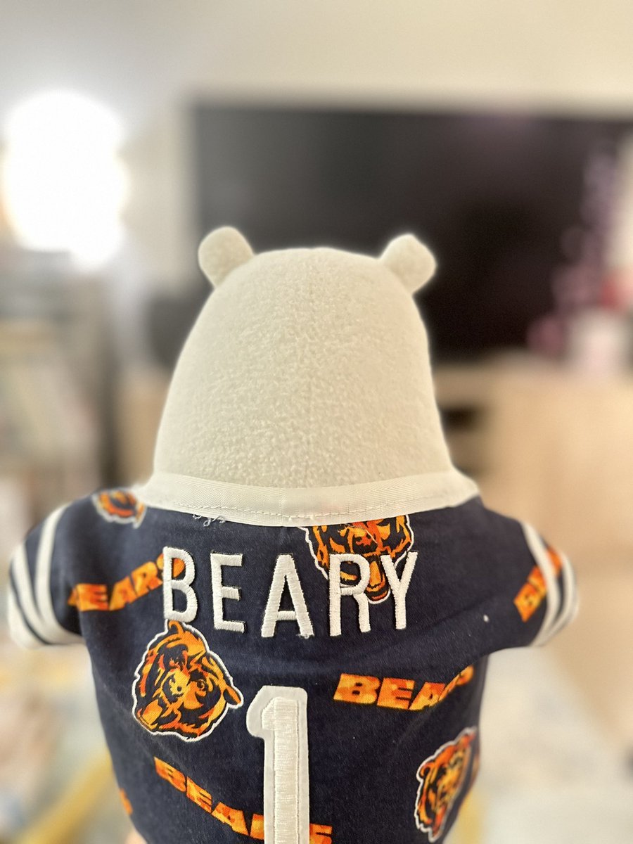 wilmaqiu's tweet photo. @ChicagoBears When the Bears name an award after you 👀 https://t.co/1NhhVHiy1P