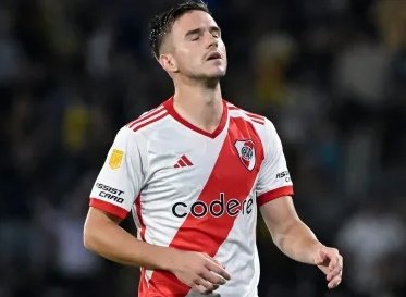 Se fueron Matias Suarez y Zuculini gracias a las movidas que hicimos los hinchas en twitter, vamos por el tercero.

Es momento que le vayan buscando club a uno de los burros más grandes que tiene River.

TODOS DIFUNDIENDO YAAAAA

#NoAPalavecinoEnRiver

RT RT RT RT RT RT RT RT