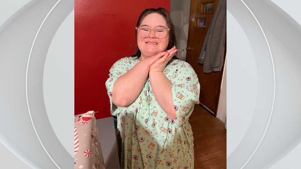 KDKA's tweet photo. HAVE YOU SEEN HER? Stowe Township police are asking for help finding a 17-year-old girl with Down syndrome who is missing after a bus dropped her off at school even though classes were online. DETAILS: https://t.co/T75QavtYS3 https://t.co/l88uiPOnvE