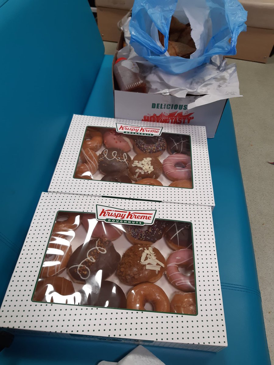 doc_hnaqvi's tweet image. The SAS crew on ortho sharing life wisdom &amp;amp; TTOs skills, just true admiration for them😊

#teammedicine brilliant as ever❤️ 

Samosas have been a mantra for wellbeing &amp;amp; connection🙏🏾

🙏🏾 to those who do their work without question, it’s not forgotten❤️

#Day3of6
@SWBHnhs