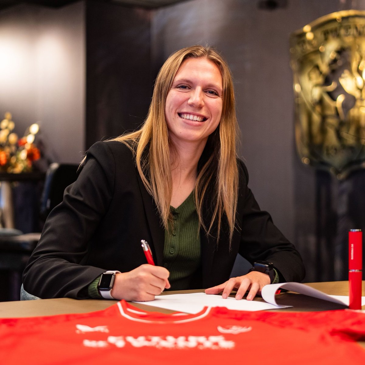 SunDevilSoccer's tweet image. She’s going pro 😈

Congratulations to Lieske Carleer for signing with FC Twente Vrouwen!

#ForksUp /// #ProDevils