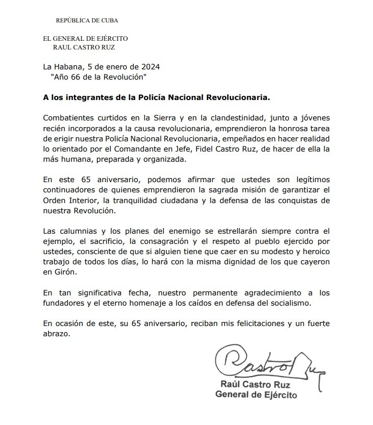 minint_cuba's tweet photo. Felicita General de Ejército Raúl Castro Ruz a los integrantes de la Policía Nacional Revolucionaria en su aniversario 65. La carta fue leída por el Ministro del Interior en acto presidido por el Primer Secretario del CCPCC Miguel Díaz-Canel en Sala Universal  #MinintCuba https://t.co/KCHfMIsDIk