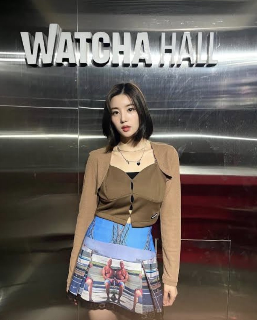 hmntte's tweet photo. @npomvtt Faltou a eunbi usando essa https://t.co/YINmgOxrkO