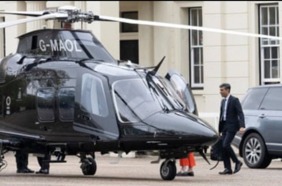 BladeoftheS's tweet photo. Rishi Sunak makes you pay £30m a year so he always has access to this helicopter and a pilot.
That's £80,000 a day, so he can have a helicopter.
Nobody benefit scrounges like him. https://t.co/R1xSlIVqlz