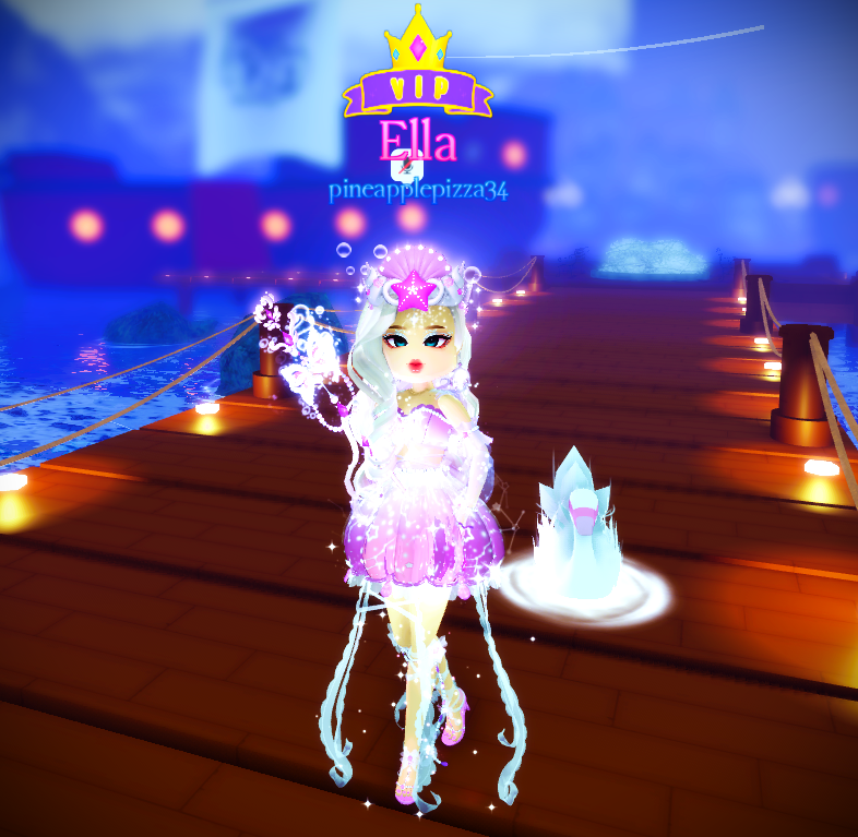 PermaRoyalehigh's tweet photo. 🧜‍♀️ Absolutely loving this new set by @PlayRK2 it is so ethereal im going insane haha 🧜‍♀️
#ROYALTYKINGDOM2 
#rk2
#RK2
#jellyfish
#robloxart https://t.co/MqQCphWaE2