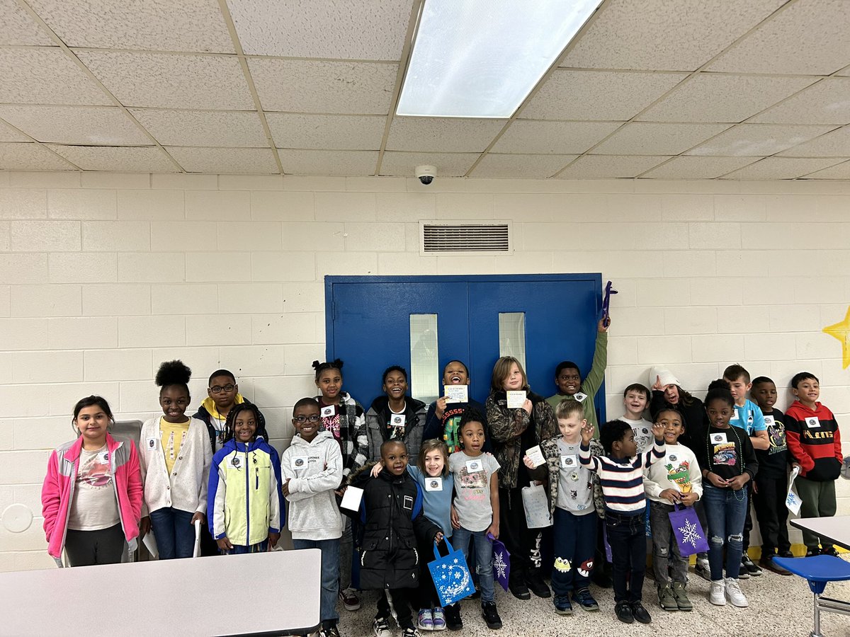 ErinYunker's tweet photo. Congratulations to our Positive Impact Kids this week! Way to go! #PBIS #IMPACT2Win #SPSCreatesAchievers @EFES_Proud https://t.co/02m5iljWvN