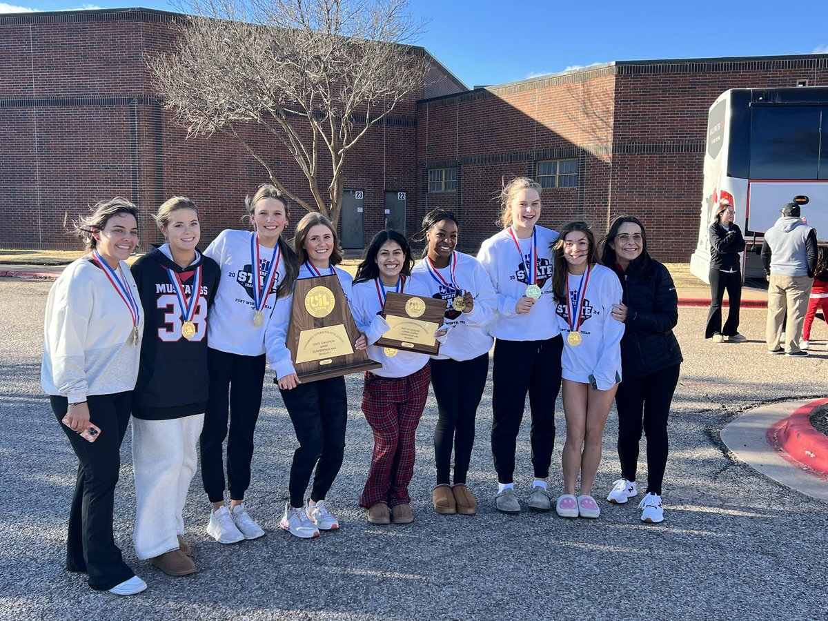 anihebert's tweet photo. How blessed am I!! To greet some state champions, but also to have a tiny part in supporting these girls and their coach Jaycie Willer in accomplishing the pinnacle in only their third year of competition! It’s a joy to serve them and cheer them on! #celebrategoodtimes https://t.co/0Vcrx46E70