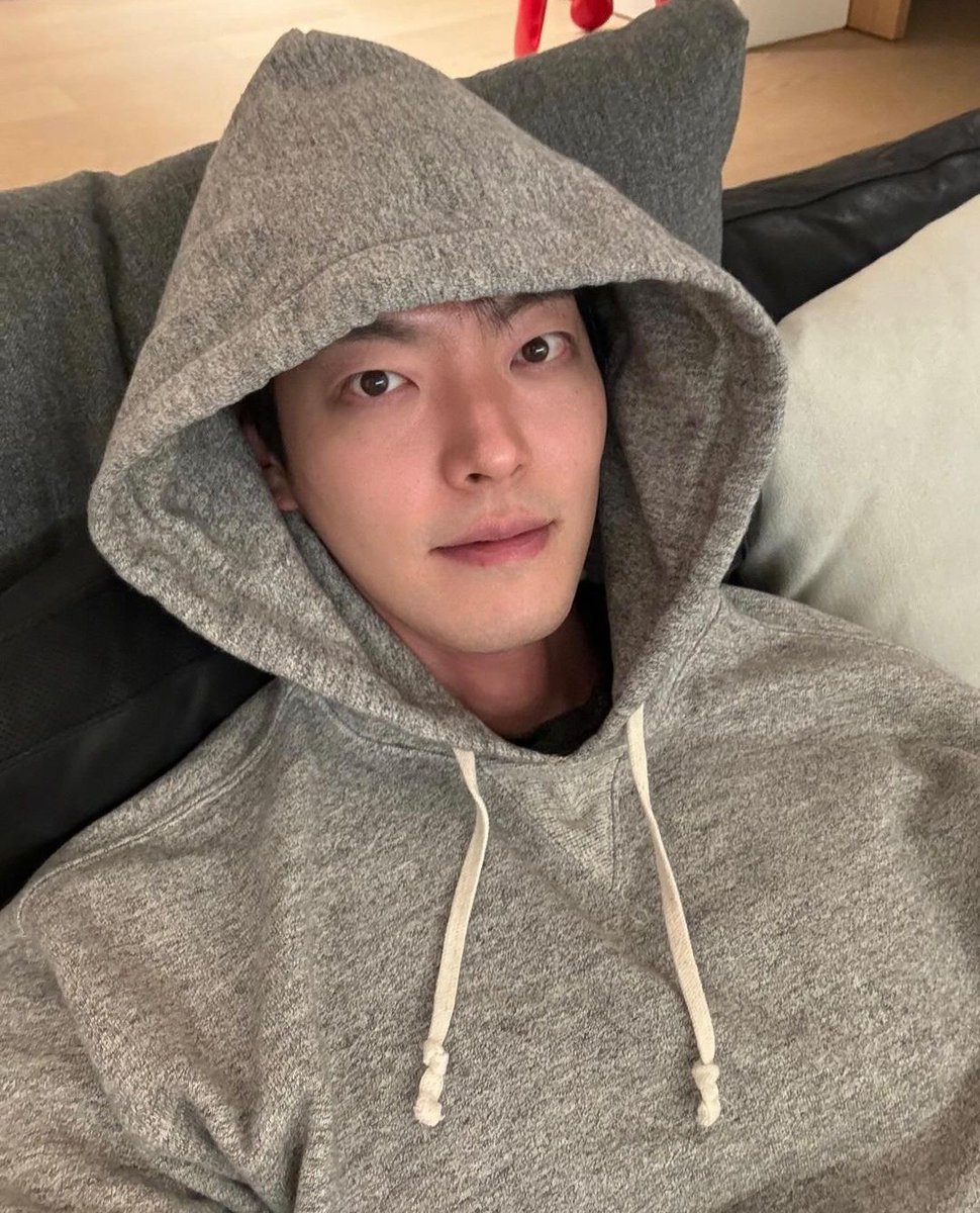 xKingsNeverDie's tweet photo. Just saying hi. I'm missing out on a lot of good stuff but I'll get there soon. Here's smth to cheer y'all up.

#KimWooBin #김우빈 https://t.co/REHY1Ujxy4