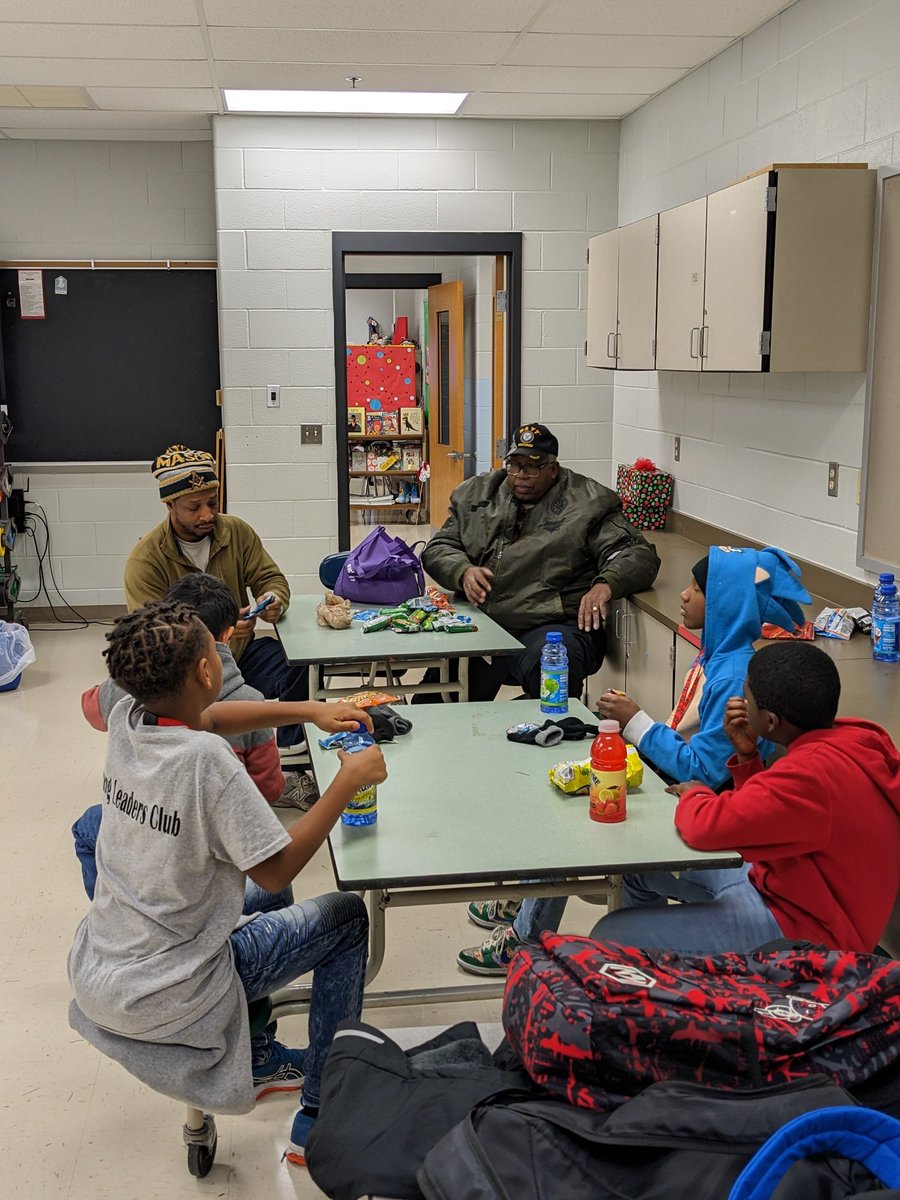 lpes_smcps's tweet photo. Our "Young Leadership Club", led by Mr. Belcher and Mr. Scroggins, meet Thursdays after school. 💪🏽💯 https://t.co/dl1fkvybwh