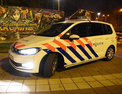 POL_OostBrabant's tweet image. Wij onderzoeken een steekincident in een woning aan de Begijnenstraat in #Boxmeer. Een man is hierbij gewond geraakt en is naar het ziekenhuis vervoerd.
Een vrouw is aangehouden voor haar mogelijke rol bij dit steekincident.