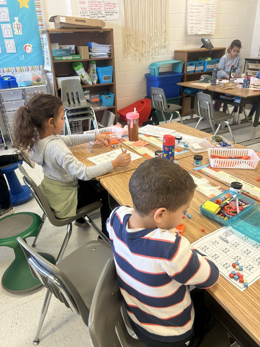 We tackled subtraction with regrouping in second grade today!! So proud of these math mathematicians✖️➗➕🟰 @LittlRiverLCPS #2ndgrade