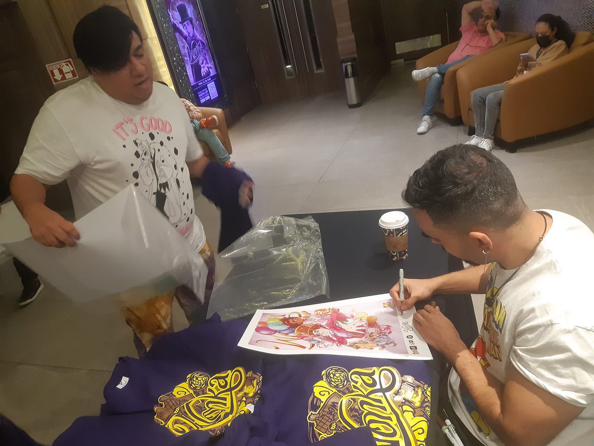 magnomaloart's tweet photo. El pasado 9-12-23 se llevaron a cabo 2 funciones de #MovieJourney de la película #Wonka en #EpicCinemas, donde colaboré con un diseño de print que se obsequió a los asistentes. Gracias a los que nos acompañaron.
📷: Felix Villarreal
#BlackKnightComics #Tributorama #ComicPlus https://t.co/wZUVBLeLu7