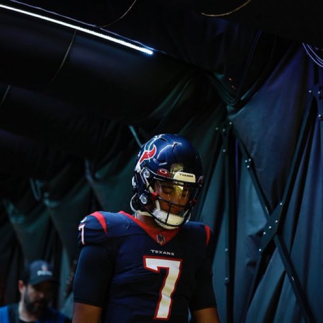 Week 18 playoff scenarios for the Texans:

Houston lose = Eliminated 
Houston, Jacksonville, and Buffalo win = Texans take on the Bills 
Houston, Jacksonville, Miami win = Texans take on the Chiefs
Houston, Tennessee win = Texans HOST the Browns in NRG

Win and you’re in.