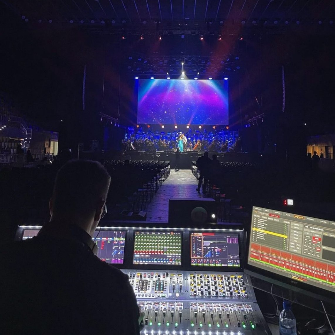 AvidLiveSound's tweet photo. 🎚️ FOH view
📷 https://t.co/BoeFQxCgAm
▶️ https://t.co/hElVavmyPd
#foh #fohview #mixing #mixer #mix #avids6l #s6l #console #venues6l #avid https://t.co/ftxfxJ3Bjp