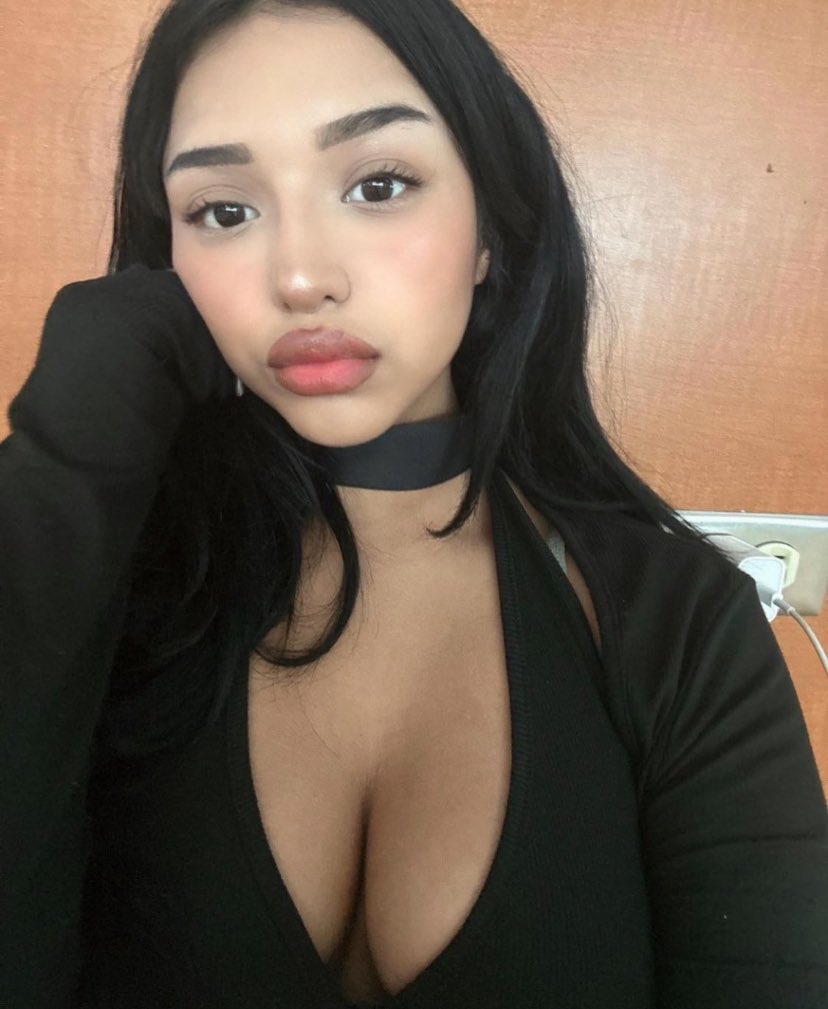 am i still fuckable without makeup? be honest #nsfwtwt #sellingcontent #buyingcontent