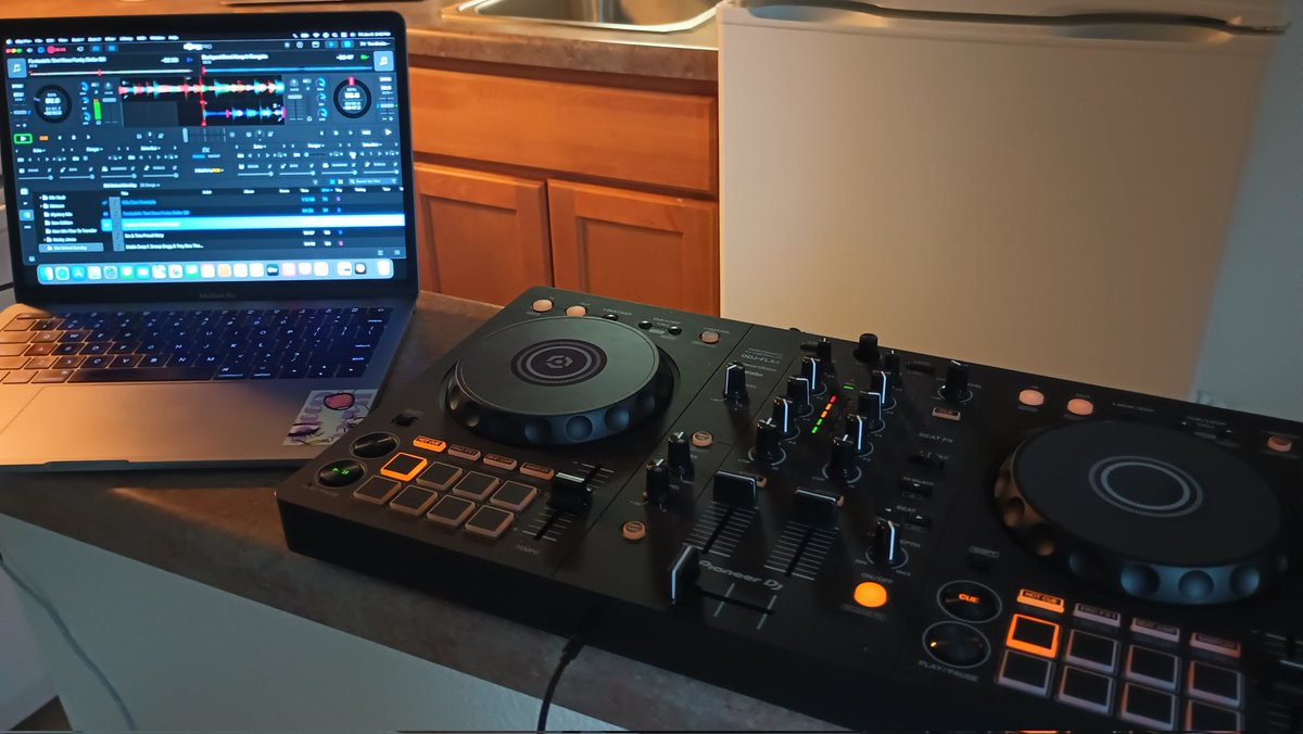 erskin_tony's tweet photo. Cookin!!!
I don't make excuses I make history! Putting this weekend together. #InTheMix #TonyE #RealMusicRadio #Mixcloud https://t.co/cNPi5Vch7A