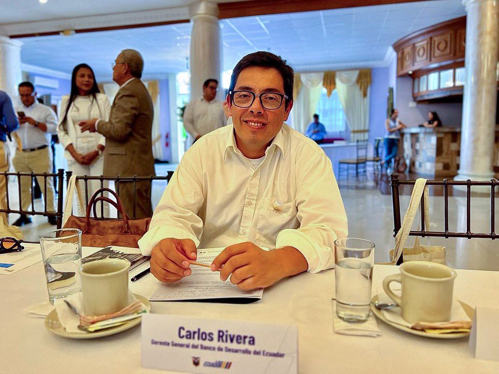 CRiveraBautista's tweet photo. ✅Hoy junto al presidente @DanielNoboaOk y 26 alcaldes/as de #Manabí #StoDomingo y #Galápagos revisamos, en la 3era reunión convocada por @AMEcuador, las acciones que nos permitan avanzar en la construcción de #ElNuevoEcuador 🇪🇨 https://t.co/NpDjbfOvpG