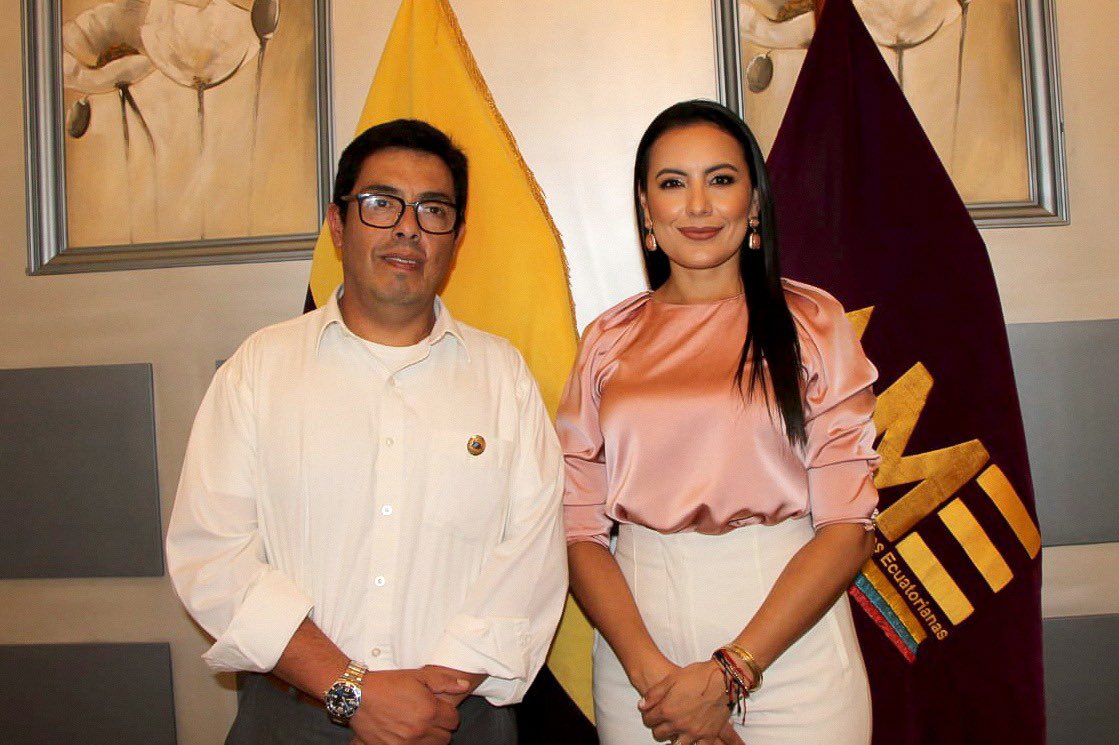 CRiveraBautista's tweet photo. ✅Hoy junto al presidente @DanielNoboaOk y 26 alcaldes/as de #Manabí #StoDomingo y #Galápagos revisamos, en la 3era reunión convocada por @AMEcuador, las acciones que nos permitan avanzar en la construcción de #ElNuevoEcuador 🇪🇨 https://t.co/NpDjbfOvpG