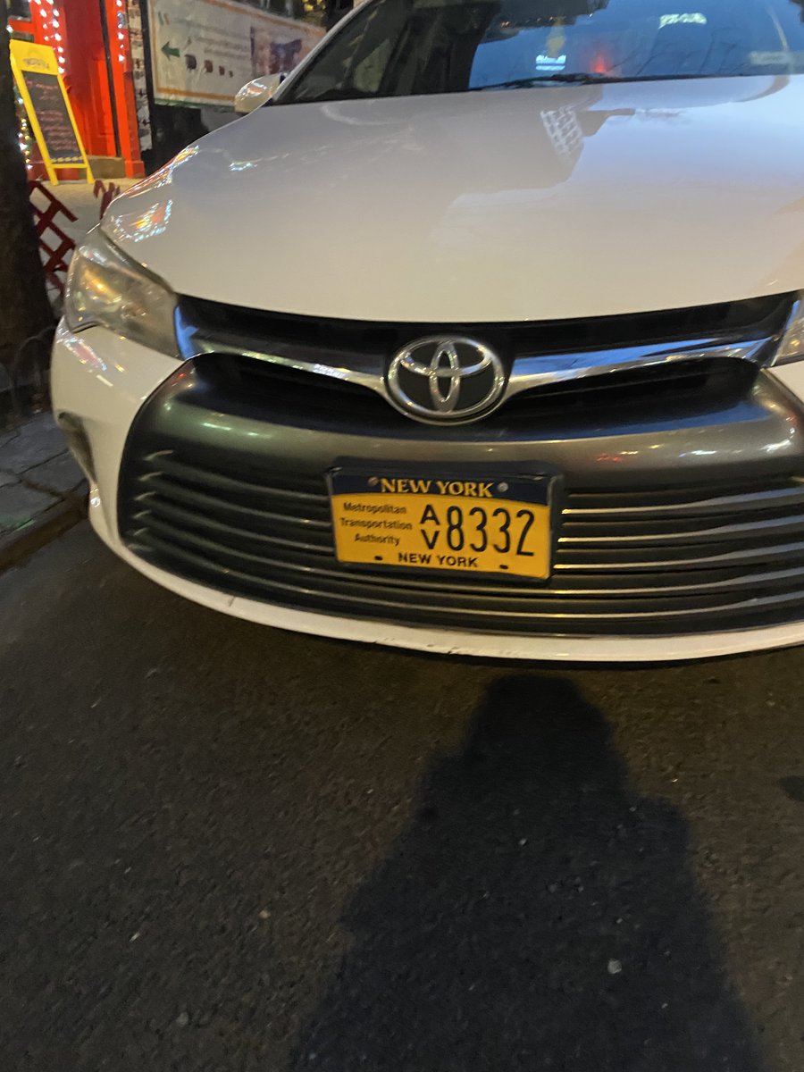 ginadimeo's tweet photo. an @MTA agent in an official vehicle open the door without looking around and made me fall while I was riding a @CitiBikeNYC. He didn't help me, started to yell at me instead. then he jumped on a bus and left me there.  @AskLyft @lyft @NYPDTransit @NYPDChiefOfDept https://t.co/3YbW2geWUo