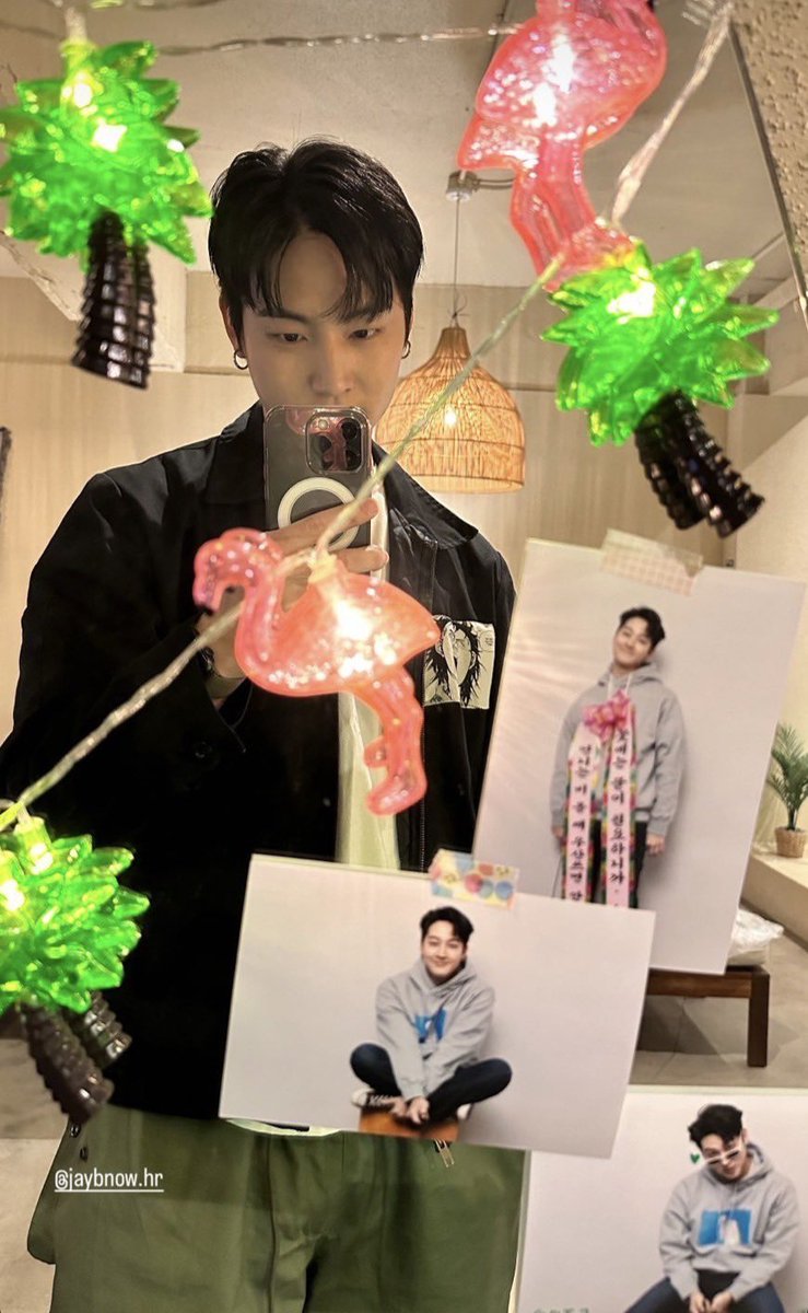 AoRJayB06_01's tweet photo. มีความสุขมากๆนะ คุณความสุขของฉัน
🎂🎁🎁❤️🎁🎁💙🎁🎁❤️🎁🎂
#HAPPYJAEB30MDAY
@jaybnow_hr #JAYB #Def 
#제이비 #데프 #Jaebeom https://t.co/2pJrMYpEUK