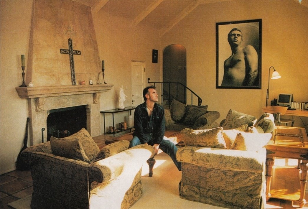 mozpicsdaily's tweet photo. morrissey at home in los angeles, 1999. photo by linder sterling. https://t.co/R3w1kFny8a