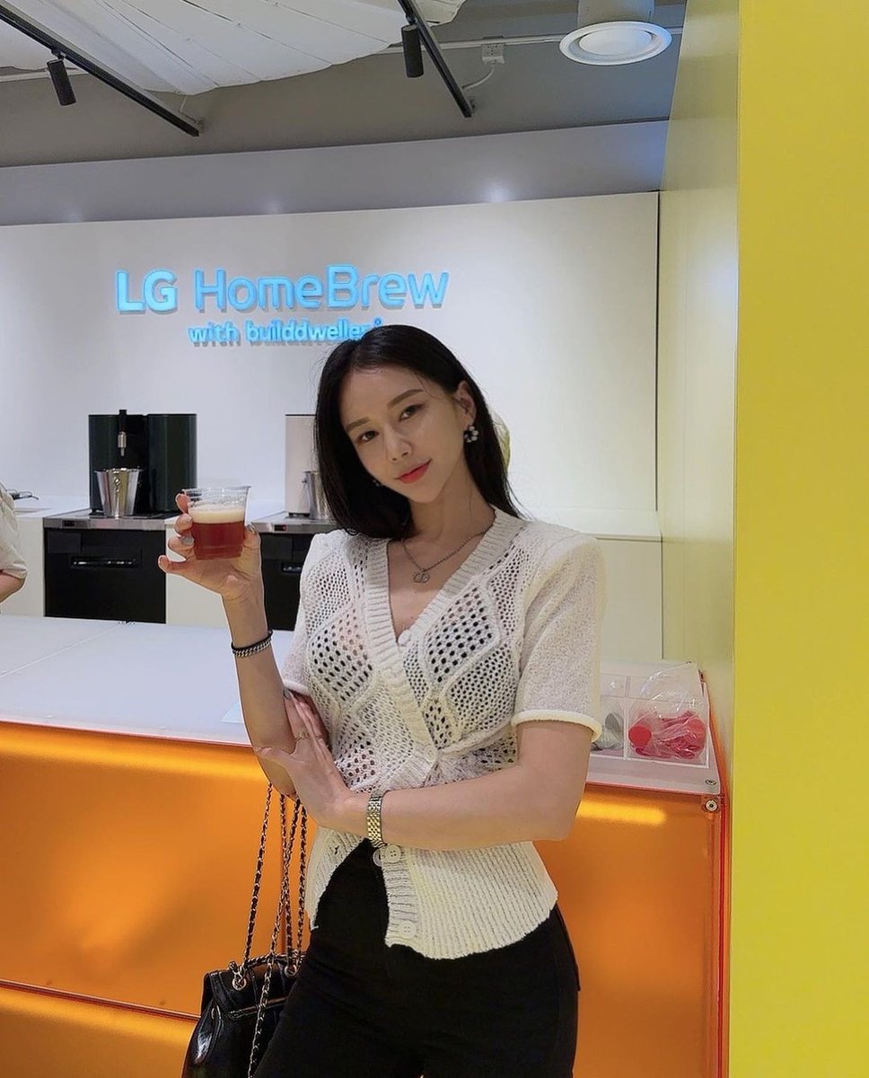 We played matching games and sampled homebrewed craft beers suitable for my Beer MBTI test in this beautiful and funky pop-up store, and there was just so much deliciousness to be had.