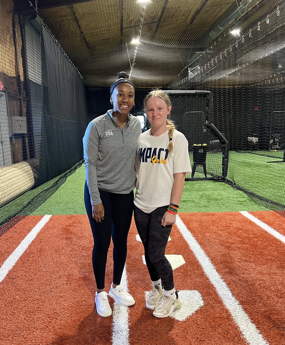 Thank you @JanaeJefferson4 for the hitting lesson today!!! It was great to see you again!🤘🏼🇺🇸