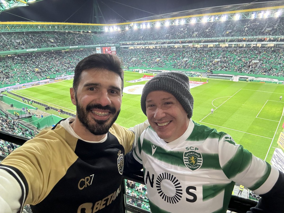 MarcoAlexSilva1's tweet photo. Primeira vez em Alvalade da pessoa que me fez amar o Sporting! 
Por ti, Pai 💚
@SportingCP @Sporting_CPAdep https://t.co/c0rJs9BMcY